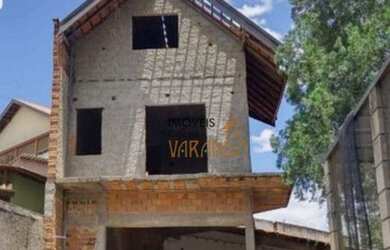 Imagem: A casa possui 1 Dormitório, 1 Banheiro, 3 Vagas na garagem