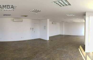 Imagem: O depósito possui 2 Vagas na garagem e 80m² de Área e está