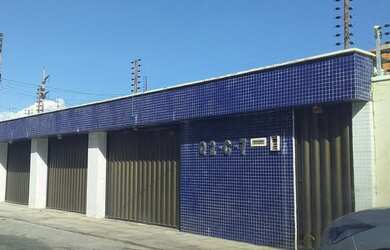 Imagem: A casa possui 4 Dormitórios, 5 Banheiros, 4 Vagas na garagem