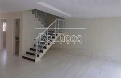 Imagem: A casa em condomínio possui 4 Dormitórios, 5 Banheiros, 2