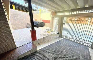 Imagem: A casa possui 2 Dormitórios, 1 Banheiro, 3 Vagas na garagem