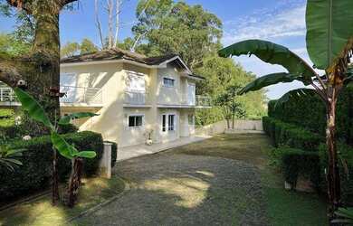 Imagem: A casa em condomínio possui 4 Dormitórios, 3 Banheiros, 4