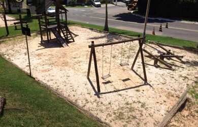 Imagem: O terreno possui 700m² de Área e está localizado em Pinheirinho