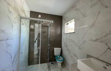 Imagem: A casa possui 3 Dormitórios, 4 Banheiros, 2 Vagas na garagem