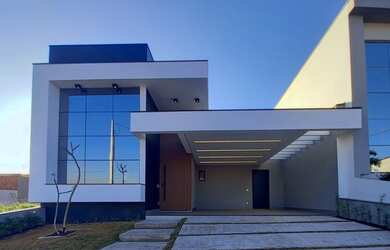 Imagem: A casa em condomínio possui 3 Dormitórios, 1 Banheiro, 4 Vagas