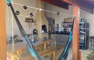 Imagem: A casa em condomínio possui 3 Dormitórios, 3 Banheiros, 2