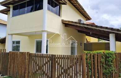 Imagem: A casa possui 3 Dormitórios, 1 Banheiro, 2 Vagas na garagem