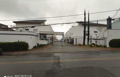 Imagem: A casa possui 3 Dormitórios, 5 Banheiros, 3 Vagas na garagem
