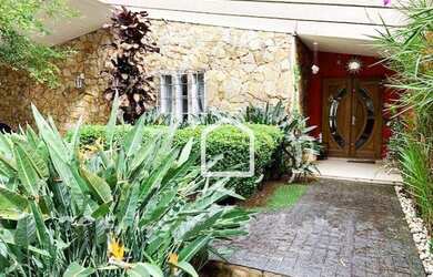 Imagem: A casa possui 4 Dormitórios, 5 Banheiros, 5 Vagas na garagem