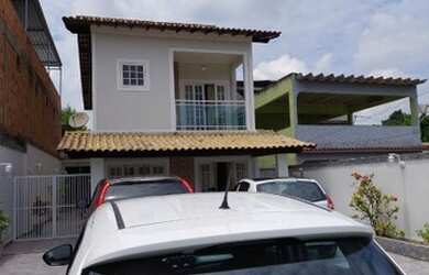 Imagem: A casa possui 4 Dormitórios, 4 Banheiros, 3 Vagas na garagem