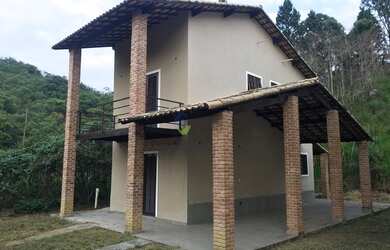 Imagem: A casa em condomínio possui 2 Dormitórios, 1 Banheiro, 2 Vagas