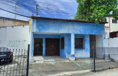 Imagem: A casa possui 5 Dormitórios, 5 Banheiros, 5 Vagas na garagem