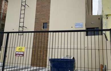 Imagem: A casa possui 3 Dormitórios, 1 Banheiro, 1 Vaga na garagem