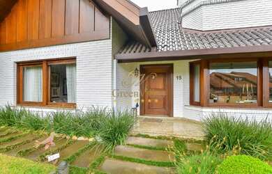 Imagem: A casa em condomínio possui 5 Dormitórios, 5 Banheiros, 4