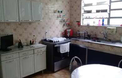 Imagem: A casa possui 3 Dormitórios, 1 Banheiro, 80m² de Área e