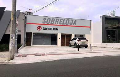 Imagem: O depósito possui 4 Vagas na garagem e 214m² de Área e está