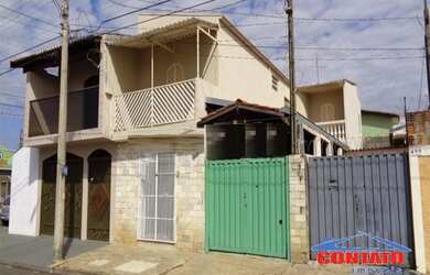 Imagem: A casa possui 4 Dormitórios, 4 Banheiros, 3 Vagas na garagem