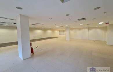 Imagem: O depósito possui 1 Vaga na garagem e 68m² de Área e está