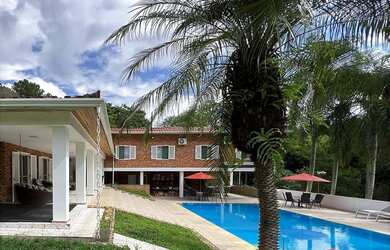 Imagem: A casa em condomínio possui 5 Dormitórios, 5 Banheiros, 5