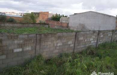 Imagem: O terreno possui 640m² de Área e está localizado em Tomba