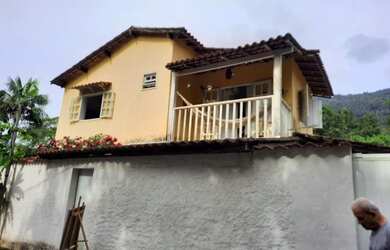 Imagem: A casa possui 5 Dormitórios, 5 Banheiros, 5 Vagas na garagem