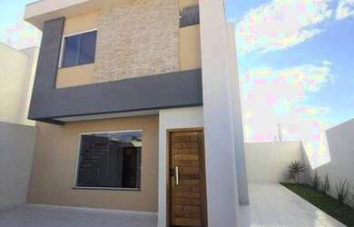 Imagem: A casa possui 3 Dormitórios, 3 Banheiros, 2 Vagas na garagem