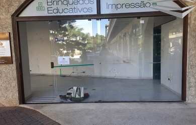 Imagem: O depósito possui 2 Vagas na garagem, 34m² de Área e está