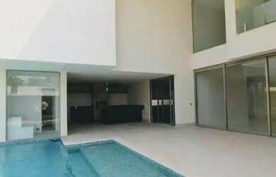 Imagem: A casa em condomínio possui 5 Dormitórios, 5 Banheiros, 2