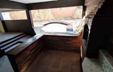 Imagem: A casa possui 5 Dormitórios, 5 Banheiros, 5 Vagas na garagem