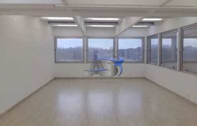 Imagem: O depósito possui 5 Vagas na garagem, 416m² de Área e está