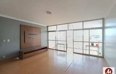 Imagem: O apartamento possui 3 Dormitórios, 1 Banheiro, 1 Vaga na garagem