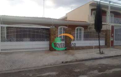 Imagem: A casa possui 4 Dormitórios, 3 Banheiros, 5 Vagas na garagem