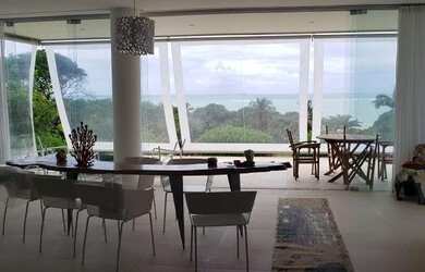 Imagem: A casa possui 4 Dormitórios, 5 Banheiros, 2 Vagas na garagem