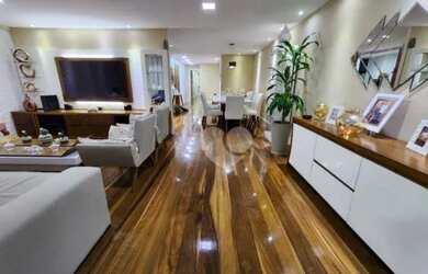 Imagem: O apartamento possui 4 Dormitórios, 3 Banheiros, 2 Vagas na