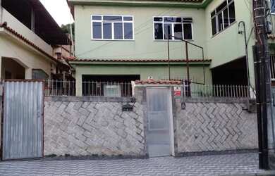 Imagem: A casa possui 3 Dormitórios, 2 Banheiros, 95m² de Área, Varanda