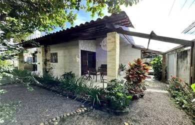 Imagem: A casa possui 4 Dormitórios, 3 Banheiros, 3 Vagas na garagem