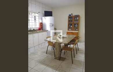 Imagem: A casa possui 3 Dormitórios, 3 Banheiros, 3 Vagas na garagem