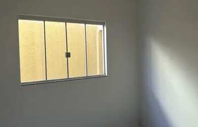 Imagem: A casa possui 3 Dormitórios, 2 Banheiros, 4 Vagas na garagem