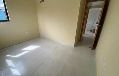 Imagem: O apartamento possui 3 Dormitórios, 1 Banheiro, 1 Vaga na garagem