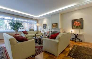 Imagem: O apartamento possui 2 Dormitórios, 1 Banheiro, 2 Vagas na