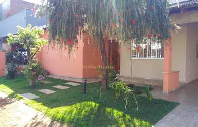 Imagem: A casa em condomínio possui 3 Dormitórios, 1 Banheiro, 3 Vagas