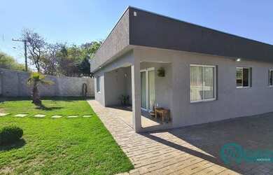 Imagem: A casa possui 3 Dormitórios, 3 Banheiros, 5 Vagas na garagem