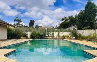 Imagem: A casa em condomínio possui 5 Dormitórios, 5 Banheiros, 5