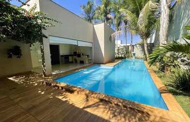 Imagem: A casa em condomínio possui 3 Dormitórios, 5 Banheiros, 4