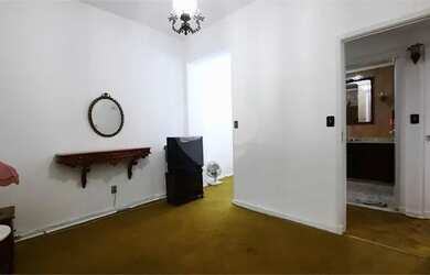 Imagem 8: Oportunidade Excepcional no Coração de Copa! Há uma quadra da praia..