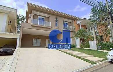 Imagem: A casa em condomínio possui 4 Dormitórios, 3 Banheiros, 2