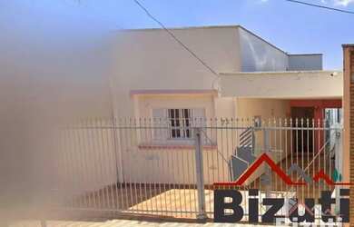 Imagem: A casa possui 2 Dormitórios, 2 Banheiros, 1 Vaga na garagem