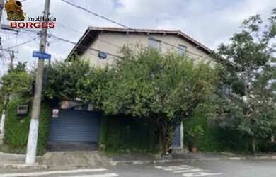 Imagem: A casa possui 3 Dormitórios, 5 Banheiros, 3 Vagas na garagem