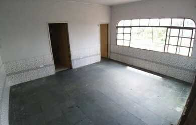 Imagem: A casa possui 2 Dormitórios, 2 Banheiros, 2 Vagas na garagem