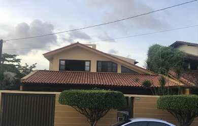 Imagem: A casa possui 4 Dormitórios, 4 Banheiros, 3 Vagas na garagem